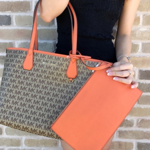 Michael Kors Handbags - SALE🔥🔥NWT MK reversible tote